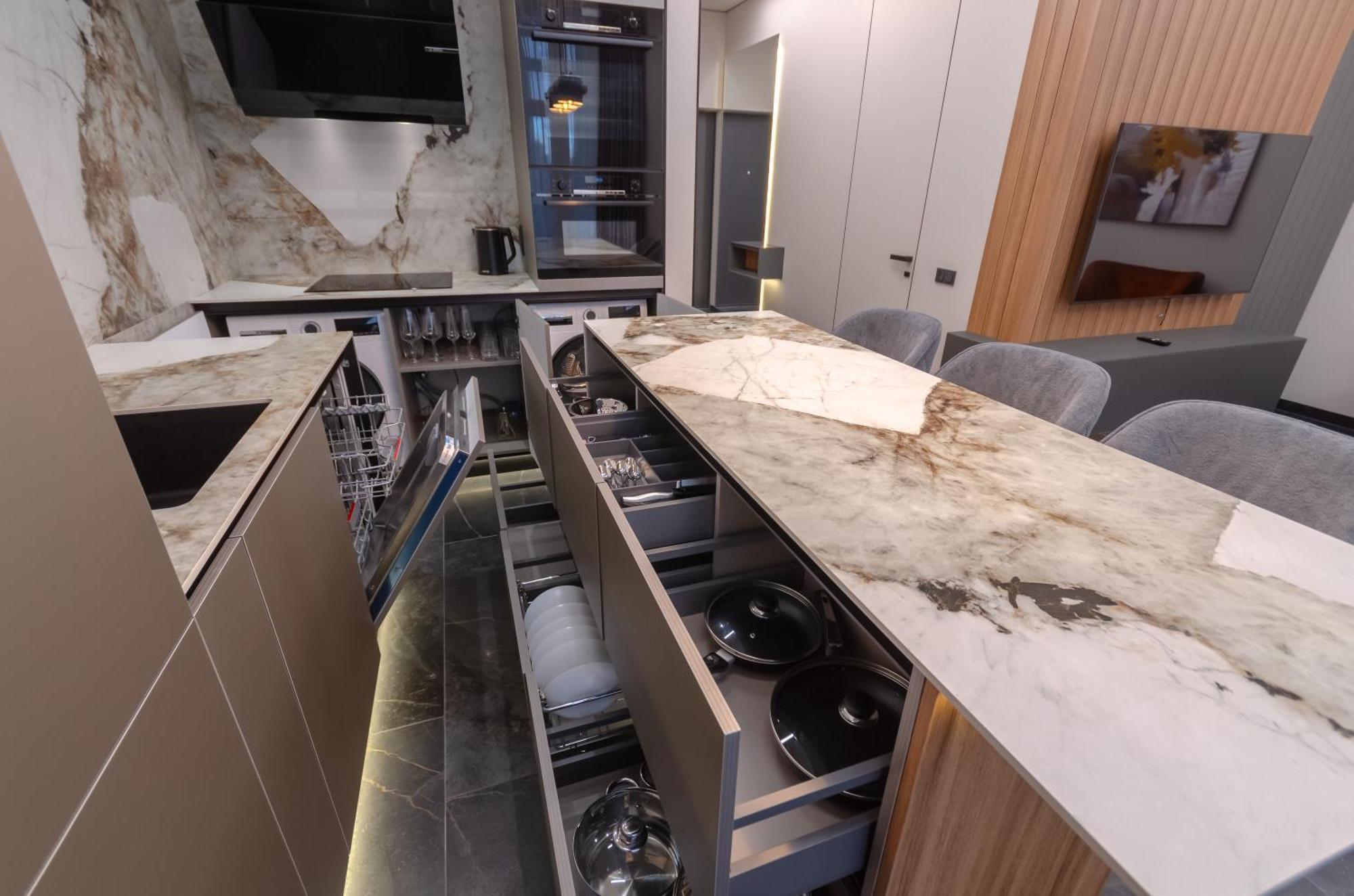 Petrovdom Luxury Living In Rc Manhattan Apartment *